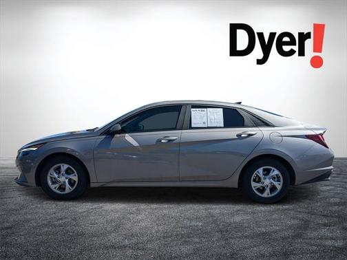 2022 Hyundai ELANTRA SE