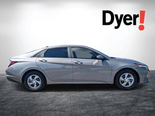 2022 Hyundai ELANTRA SE