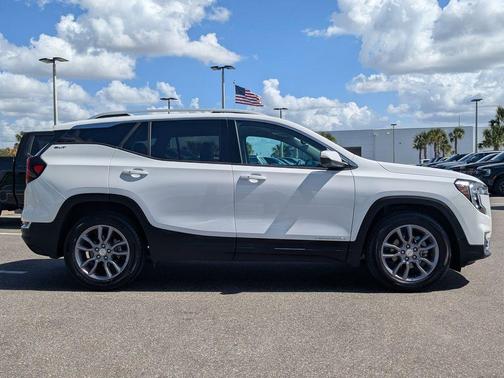 2023 GMC Terrain SLT