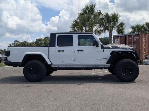 Bright White Clearcoat 2021 Jeep Gladiator Sport S
