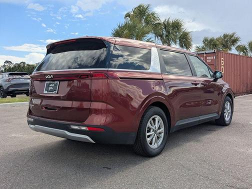 2024 Kia Carnival LX