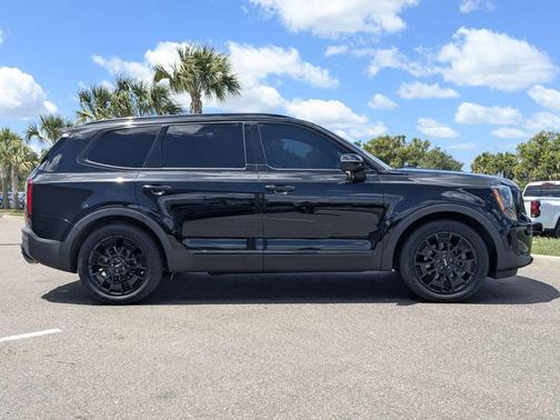 Ebony Black 2022 Kia Telluride EX