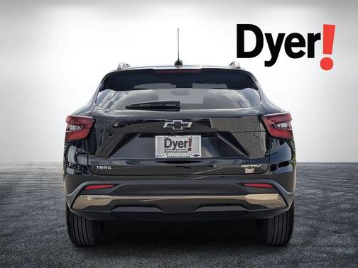 Mosaic Black Metallic 2026 Chevrolet Trax FWD ACTIV
