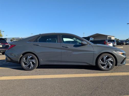 2025 Hyundai ELANTRA SEL