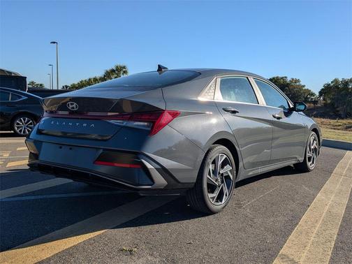 2025 Hyundai ELANTRA SEL