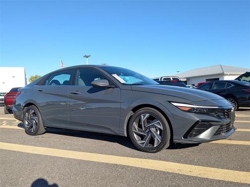 2025 Hyundai ELANTRA SEL