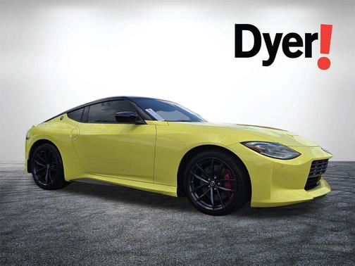 Ikazuchi Yellow Pearl Tricoat/Super Black 2024 Nissan Z Performance Manual