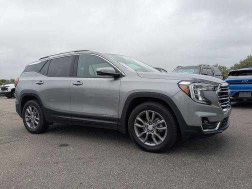 Sterling Metallic 2023 GMC Terrain SLT