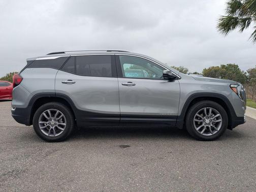 Sterling Metallic 2023 GMC Terrain SLT