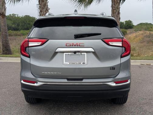 Sterling Metallic 2023 GMC Terrain SLT