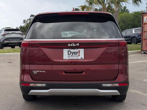 2024 Kia Carnival LX