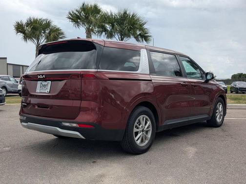 2024 Kia Carnival LX