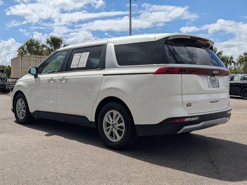 2024 Kia Carnival LX