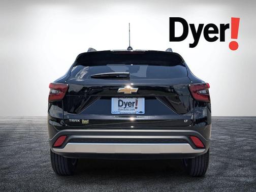 Mosaic Black Metallic 2026 Chevrolet Trax LT