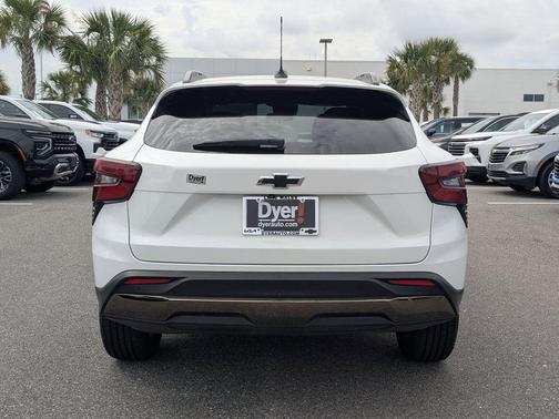 Summit White 2025 Chevrolet Trax FWD ACTIV