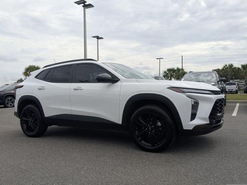 Summit White 2025 Chevrolet Trax FWD ACTIV