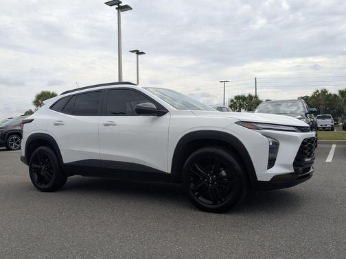 Summit White 2025 Chevrolet Trax FWD ACTIV