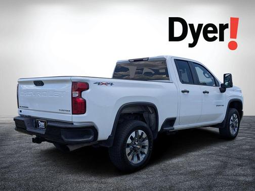 Summit White 2022 Chevrolet Silverado 2500 Custom