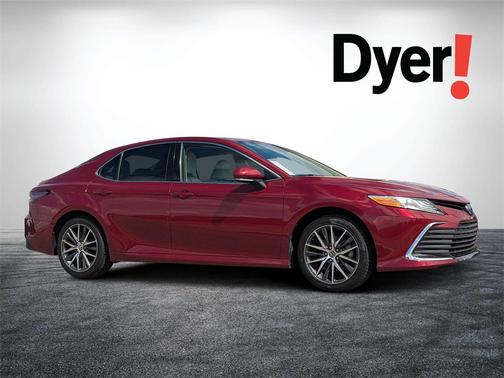 2022 Toyota Camry Hybrid XLE