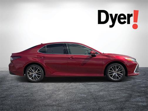 2022 Toyota Camry Hybrid XLE