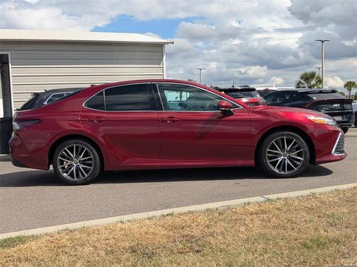 2022 Toyota Camry Hybrid XLE