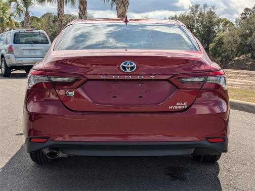 2022 Toyota Camry Hybrid XLE