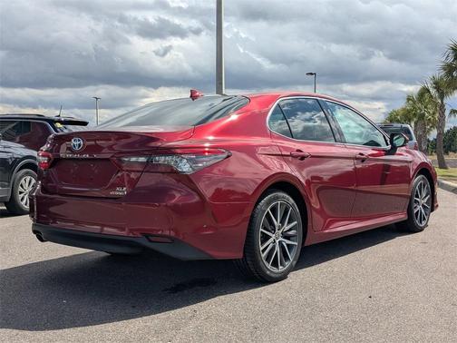 2022 Toyota Camry Hybrid XLE