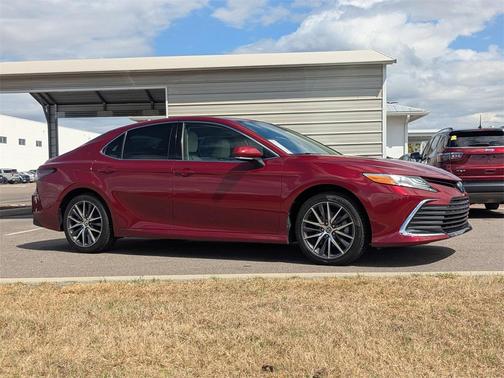 2022 Toyota Camry Hybrid XLE