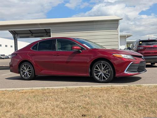 2022 Toyota Camry Hybrid XLE