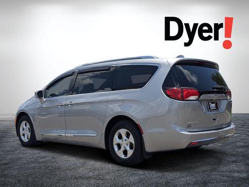 Billet Silver Metallic Clearcoat 2017 Chrysler Pacifica Touring-L