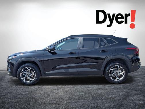 Mosaic Black Metallic 2025 Chevrolet Trax LT