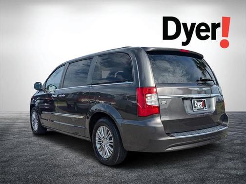 2016 Chrysler Town & Country Touring-L