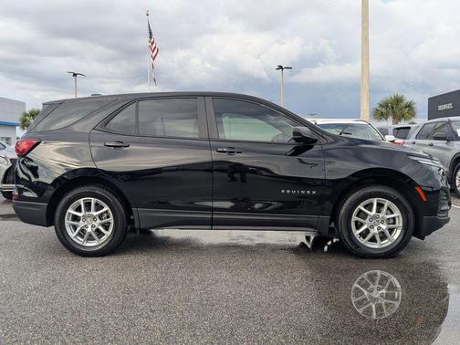 Mosaic Black Metallic 2024 Chevrolet Equinox LS