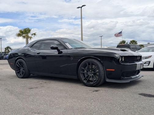 Pitch Black Clearcoat 2023 Dodge Challenger SRT Hellcat