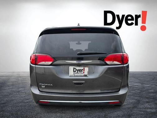 Granite Crystal Metallic Clearcoat 2019 Chrysler Pacifica Touring L
