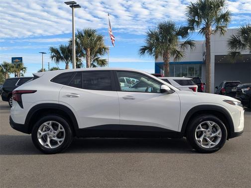 2025 Chevrolet Trax LS