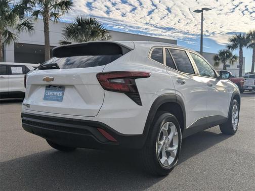 2025 Chevrolet Trax LS