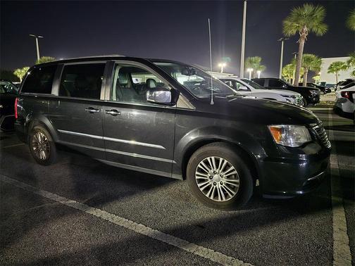 2015 Chrysler Town & Country Touring-L
