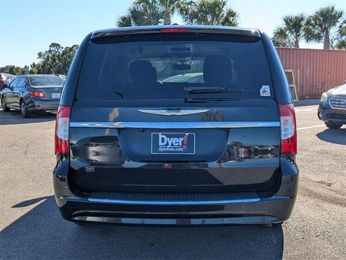 2015 Chrysler Town & Country Touring-L