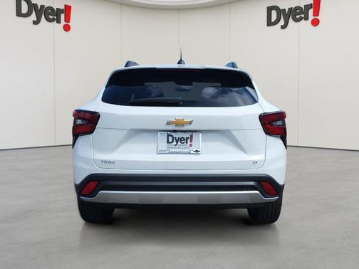Summit White 2026 Chevrolet Trax LT