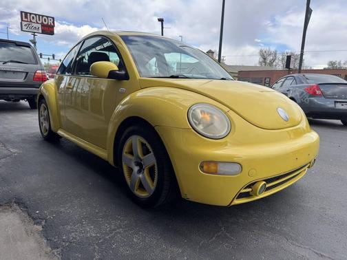 Yellow 2002 Volkswagen New Beetle GLS 1.8T