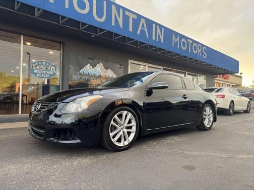 Black 2010 Nissan Altima 3.5 SR