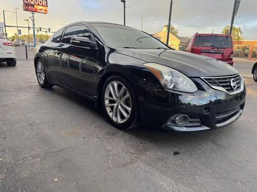 Black 2010 Nissan Altima 3.5 SR