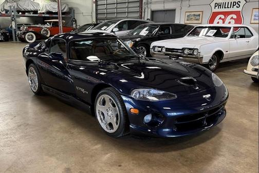 Deep Sapphire Blue Pearlcoat 2001 Dodge Viper GTS