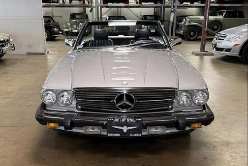 Sliver 1987 Mercedes-Benz S-Class 560 SL