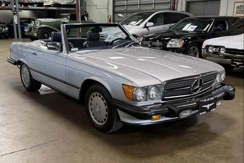 Sliver 1987 Mercedes-Benz S-Class 560 SL