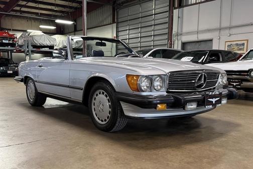 Sliver 1987 Mercedes-Benz S-Class 560 SL