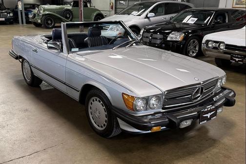 Sliver 1987 Mercedes-Benz S-Class 560 SL