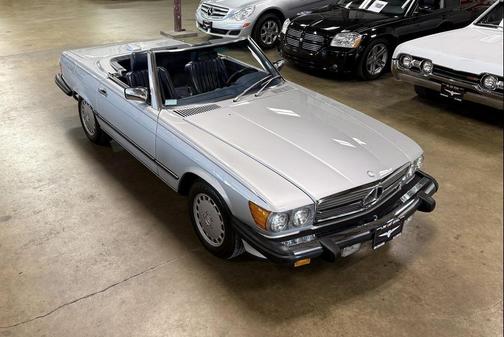 Sliver 1987 Mercedes-Benz S-Class 560 SL