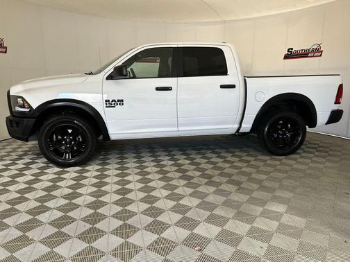 2024 RAM 1500 Classic Warlock Crew Cab 4x4 5'7' Box